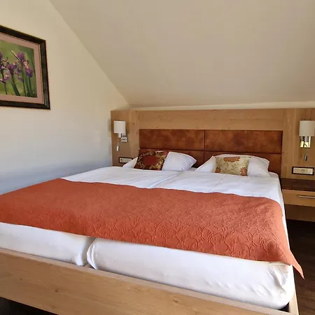 Landgasthof Trattnig Guest house Schiefling am See